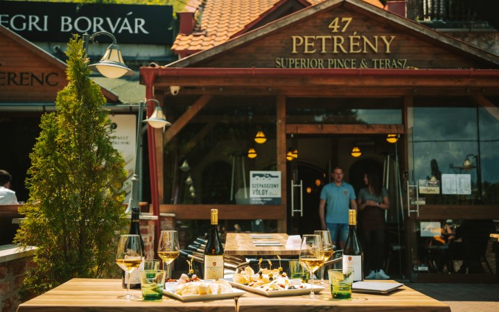 Petrény borkóstoló superior dűlők boraival a Szépasszony-völgyben galéria kép
