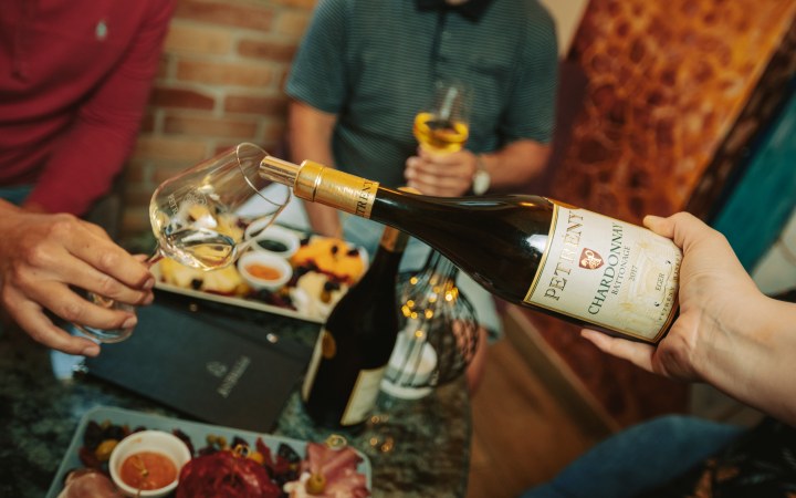 Petrény wine tasting with a basic wine selection in downtown Eger
