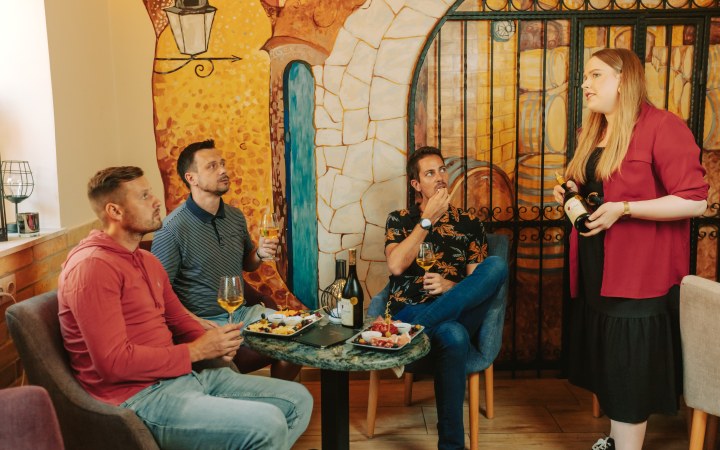 Petrény wine tasting with a basic wine selection in downtown Eger