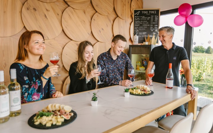 Pino wine tasting with an exciting Kunság assortment galéria kép