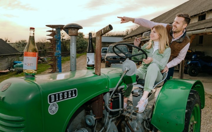 Placebor borkóstoló az egykori TSZ majorban