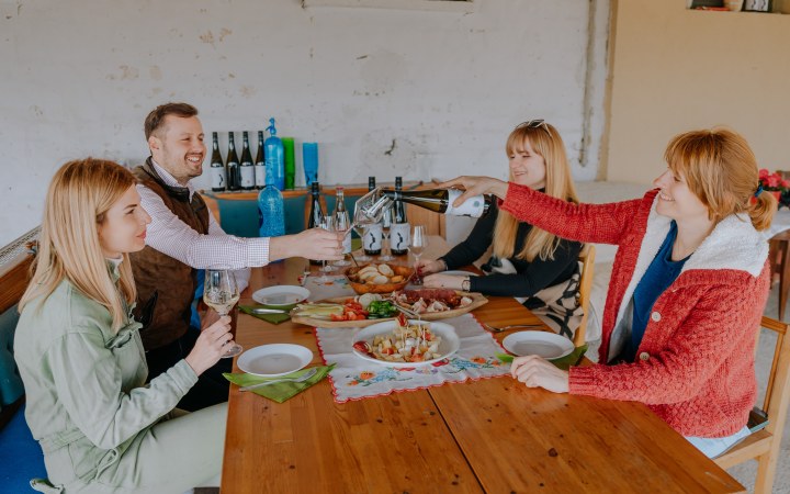 Placebor borkóstoló az egykori TSZ majorban