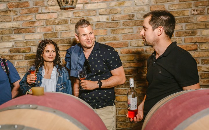 Pócz borkóstoló a természet ölelésében