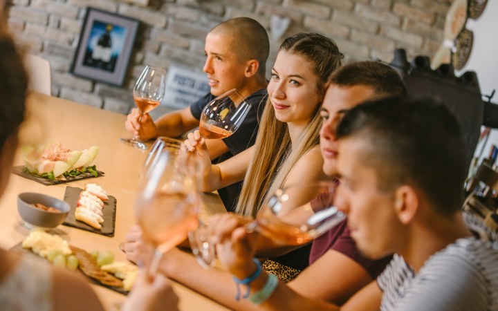 Pósta borkóstoló természetes szekszárdi borokkal galéria kép