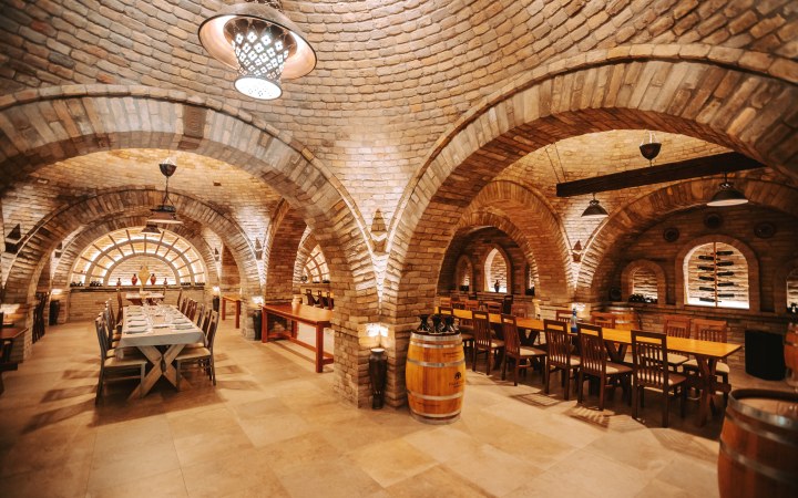 Prantner borkóstoló a 6 kupolás pincerendszerben