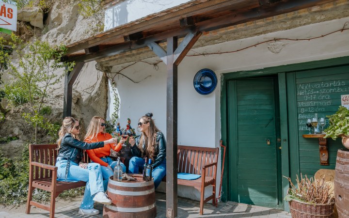 Sárkánylik wine tasting with wine dinner in the dragon's cave