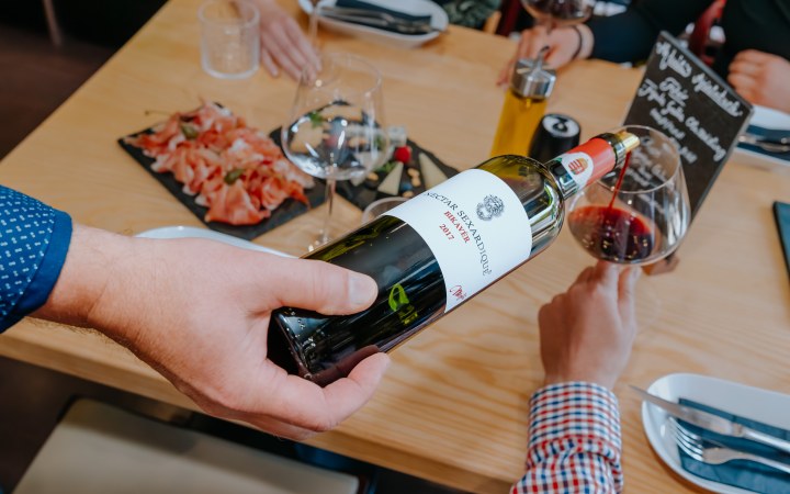 Selection.hu wine tasting featuring popular Hungarian selections galéria kép