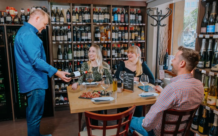 Selection.hu wine tasting featuring popular Hungarian selections galéria kép