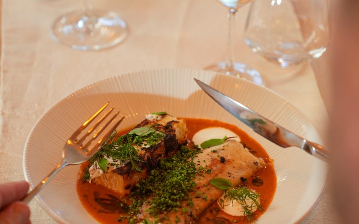 Signo borvacsora Eger egyik legmenőbb bisztrójában, ahol a bor nem kísérő, hanem élmény a tányér mellé galéria kép