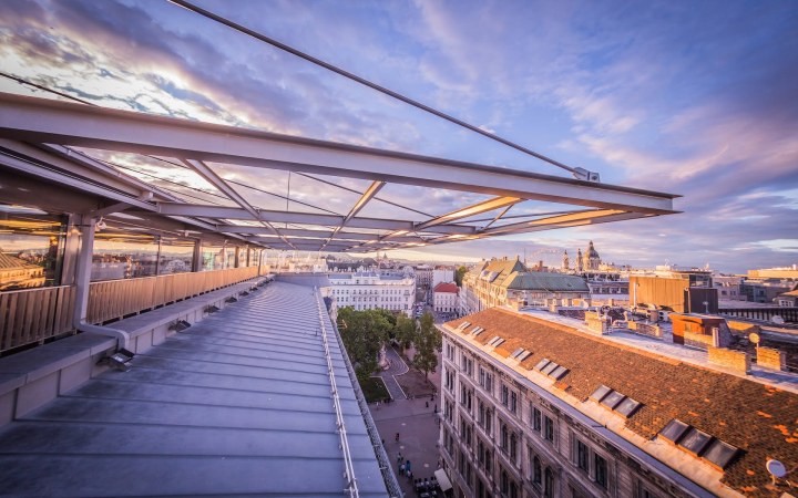 St. Andrea Skybar wine tasting on top of Budapest galéria kép