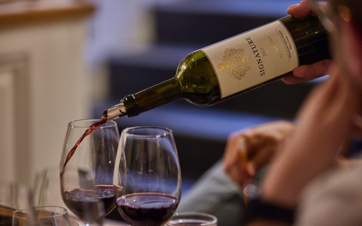 Tasting Table borkóstoló Magyarország legjobb kézműves sajtjaival és hidegtálával galéria kép