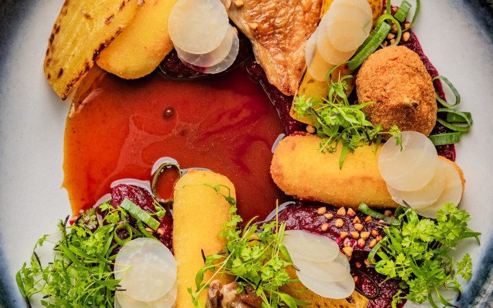 Teyföl borvacsora a Michelin ajánlott étterem signature ételeivel és biodinamikus magyar borokkal galéria kép