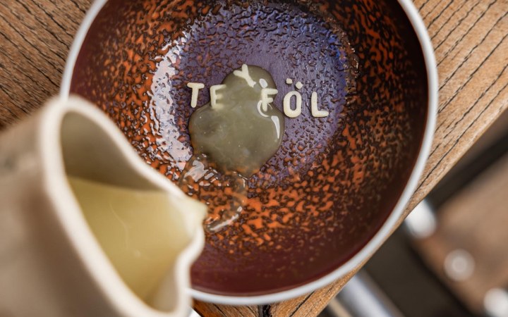 Teyföl borvacsora a Michelin ajánlott étterem signature ételeivel és biodinamikus magyar borokkal galéria kép