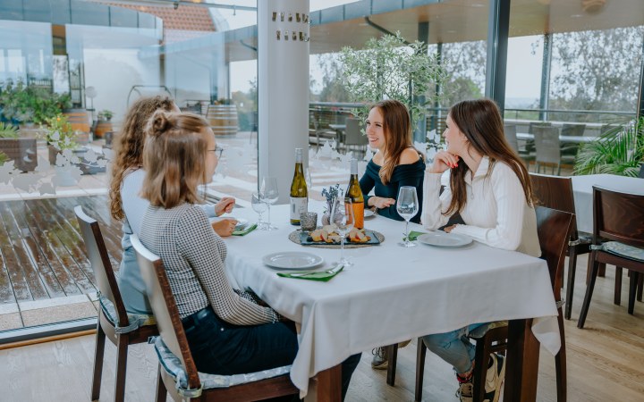 Tornai borkóstoló többféle somlói juhfarkkal galéria kép