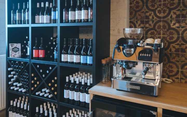 Tóth Ferenc wine tasting with superior wine selection at Kistályai cellar row galéria kép