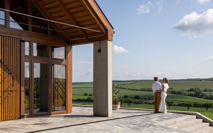VIAJUR wine tasting with six premium wines and a visit to the cellar and tractor museum galéria kép