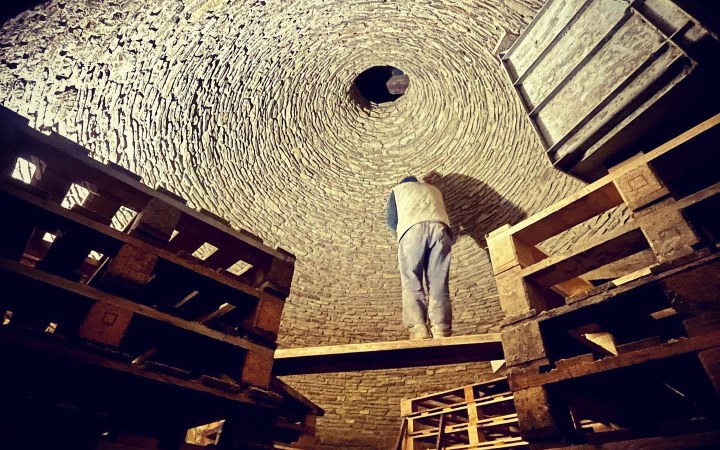 Hladky borkóstoló különleges és egyedi szőlőfajtákból készített modern borokkal galéria kép