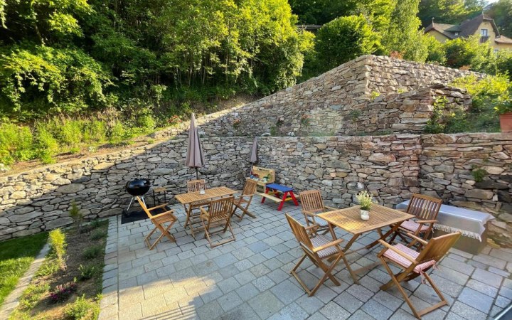 Adam-Mühle wine tasting with four white wines crafted by women in a historic medieval mill galéria kép