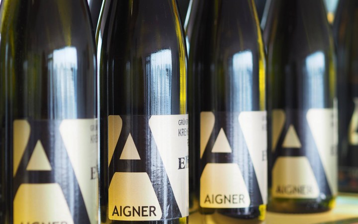 Aigner wine tasting highlighting the distinctive spice and aroma of Grüner Veltliner and Riesling galéria kép