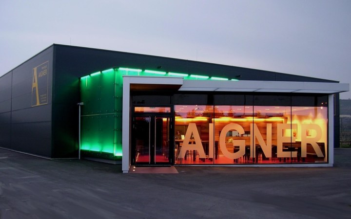 Aigner wine tasting highlighting the distinctive spice and aroma of Grüner Veltliner and Riesling galéria kép