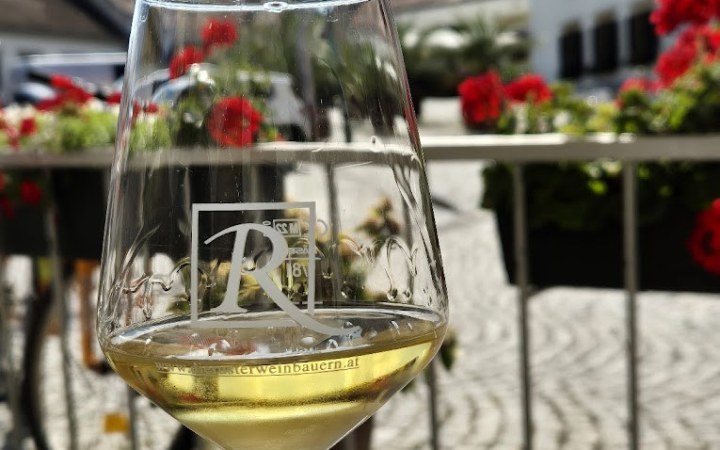Conrad wine tasting at Rust's favorite town square café galéria kép
