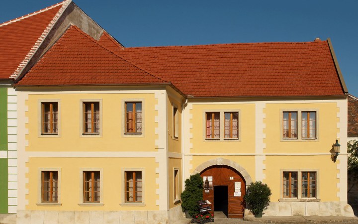Landauer wine tasting in one of Rust’s oldest cellars