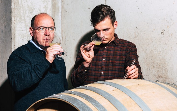 Liegenfeld wine tasting highlighting premium white wines
