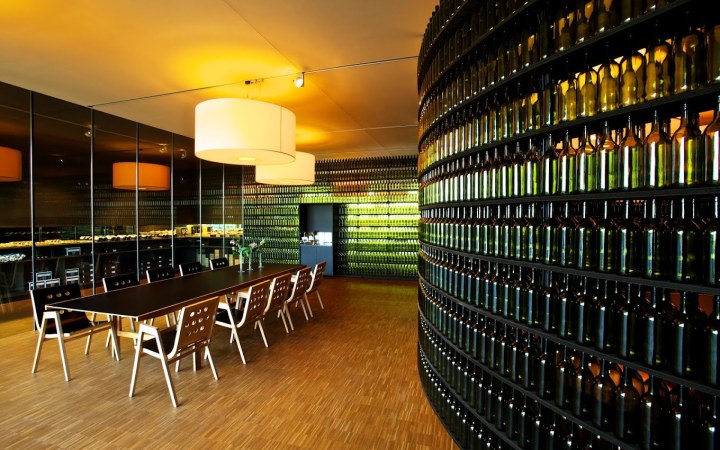 Neumeister wine tasting in a stunning setting with precise and uniquely biodynamic wines galéria kép