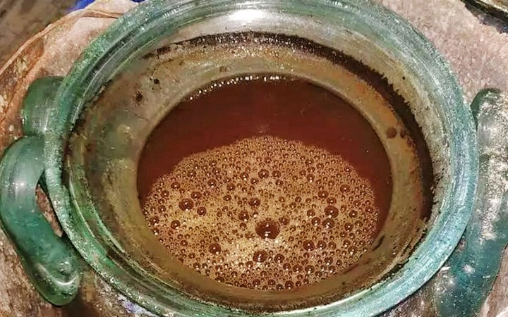 Urna, benne borral és emberi hamuval