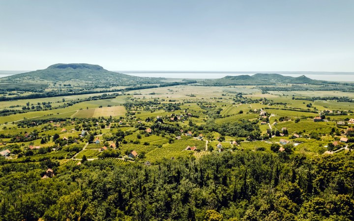 Badacsonyi tanúhegyek és a Balaton