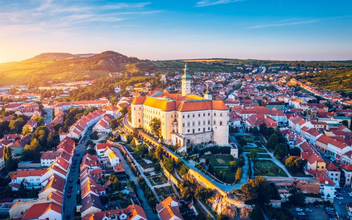 UNESCO látványosságok is várnak a cseh borvidéken