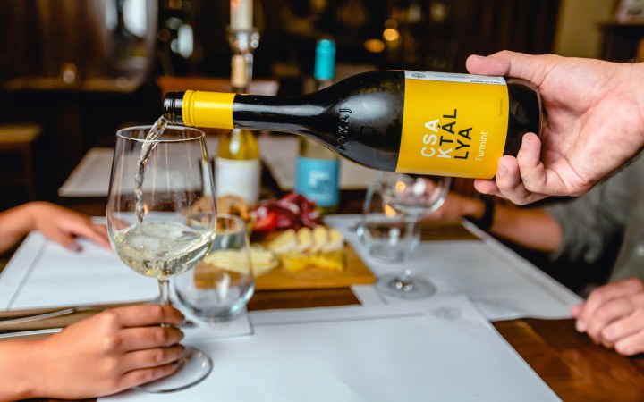 Bor-étel párosítás is szerepelt a megoldandó feladatok között a sommelier versenyen