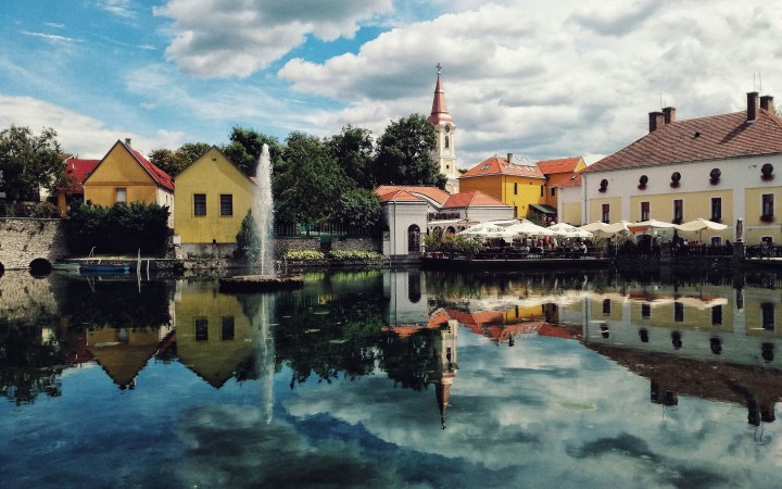Tapolcán nyílt meg a Rózy